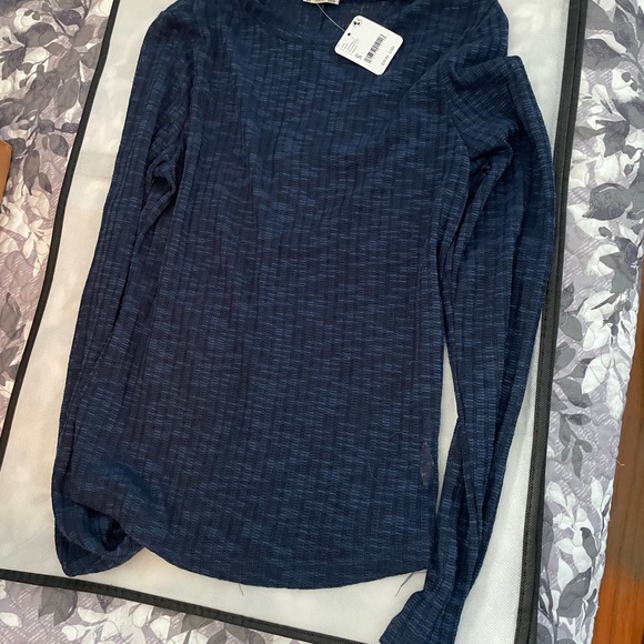 Free People top sweater - Picture 2 of 2